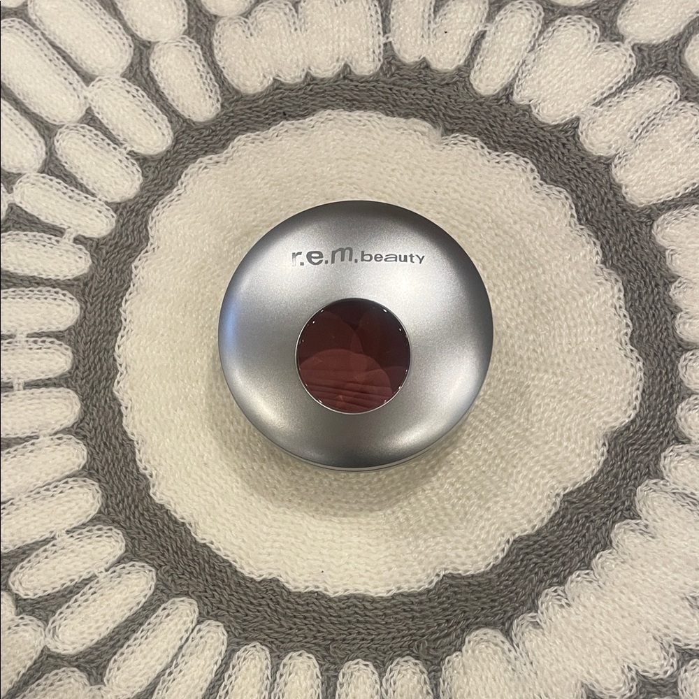 r.e.m. beauty satin matte blush